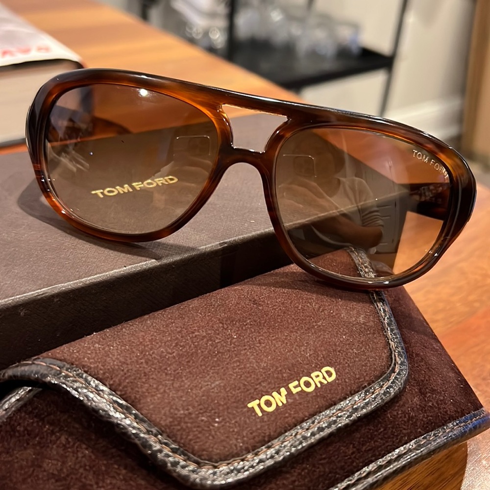 Tom Ford Sunglasses Aviator (Unisex) in color tortoise.
